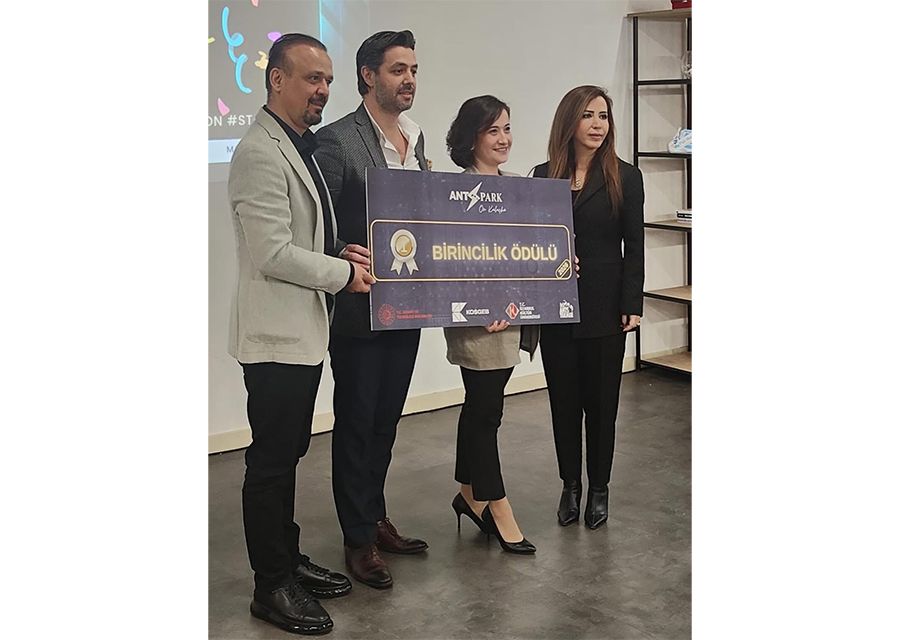 Dr. Özgür Akın met with young entrepreneurs at ANTSPARK Demo Day!