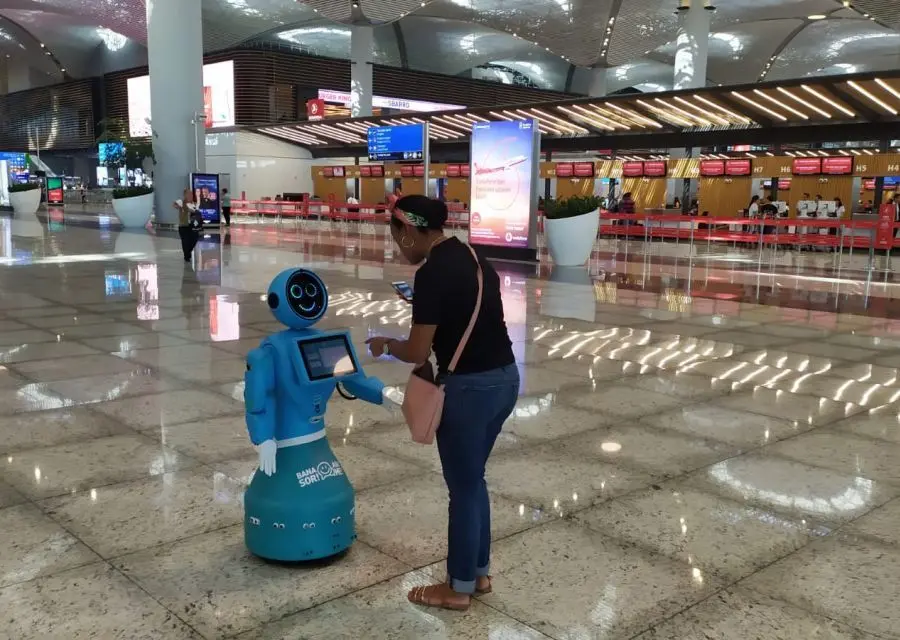 Humanoid Robot Mini ADA Starts Working at Istanbul Airport