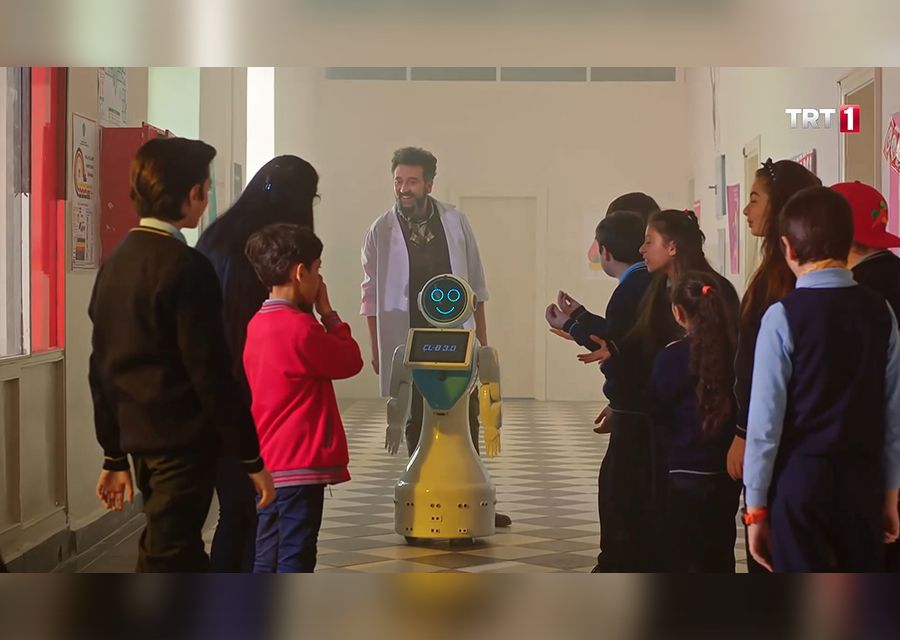 ROBOT MINI ADA STARTS HER ACTING CAREER...